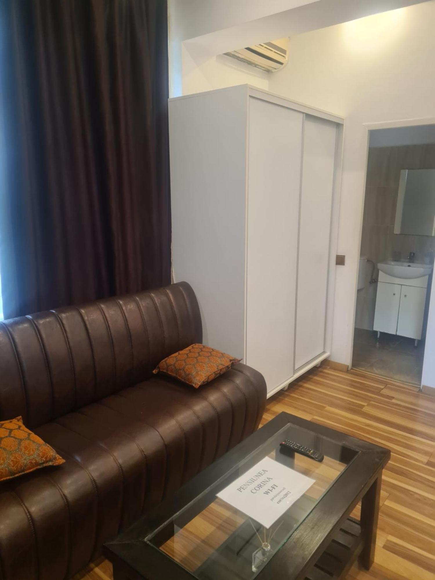 Pensiunea Corina Boutique Крайова Екстериор снимка