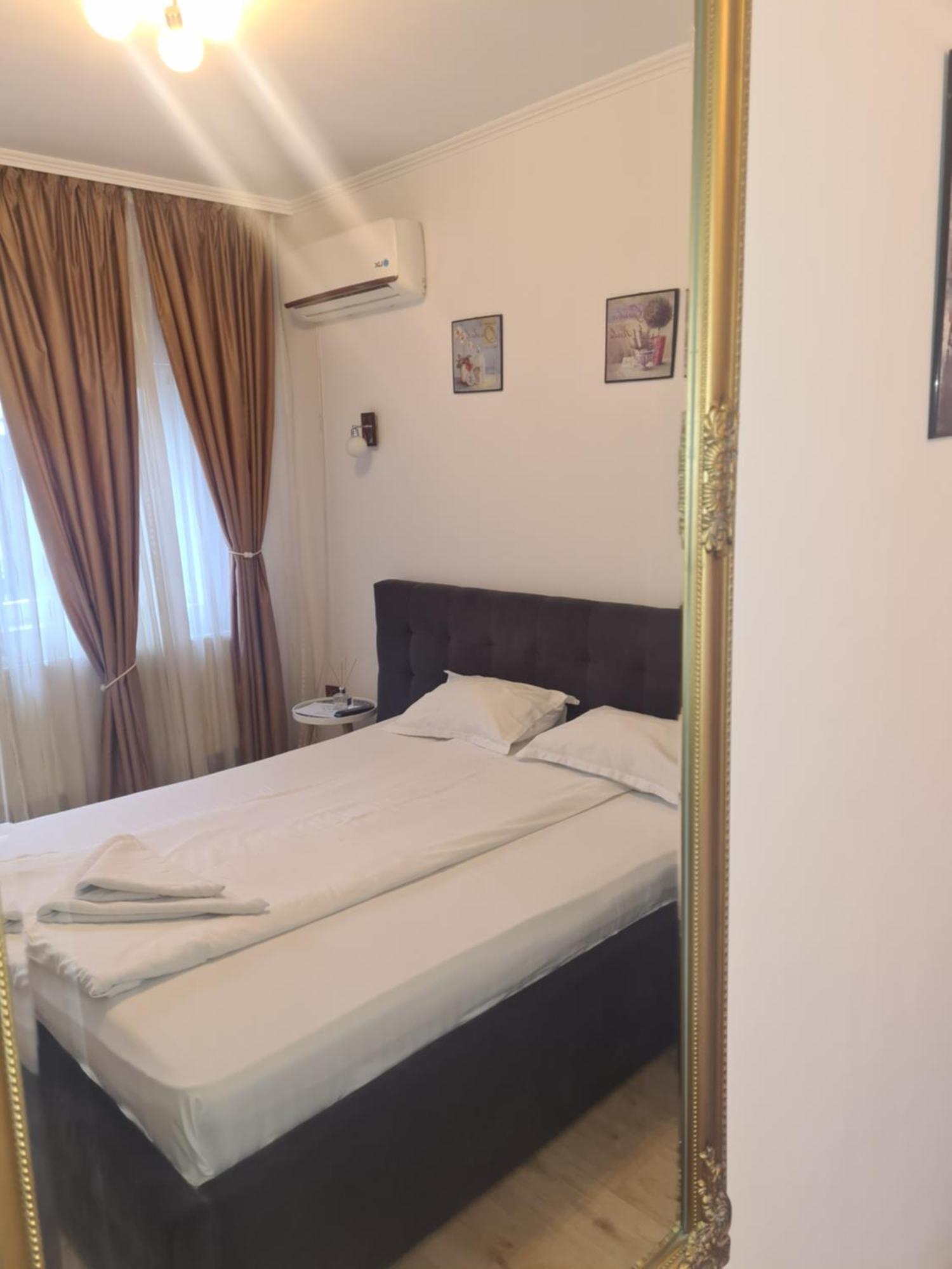 Pensiunea Corina Boutique Крайова Екстериор снимка