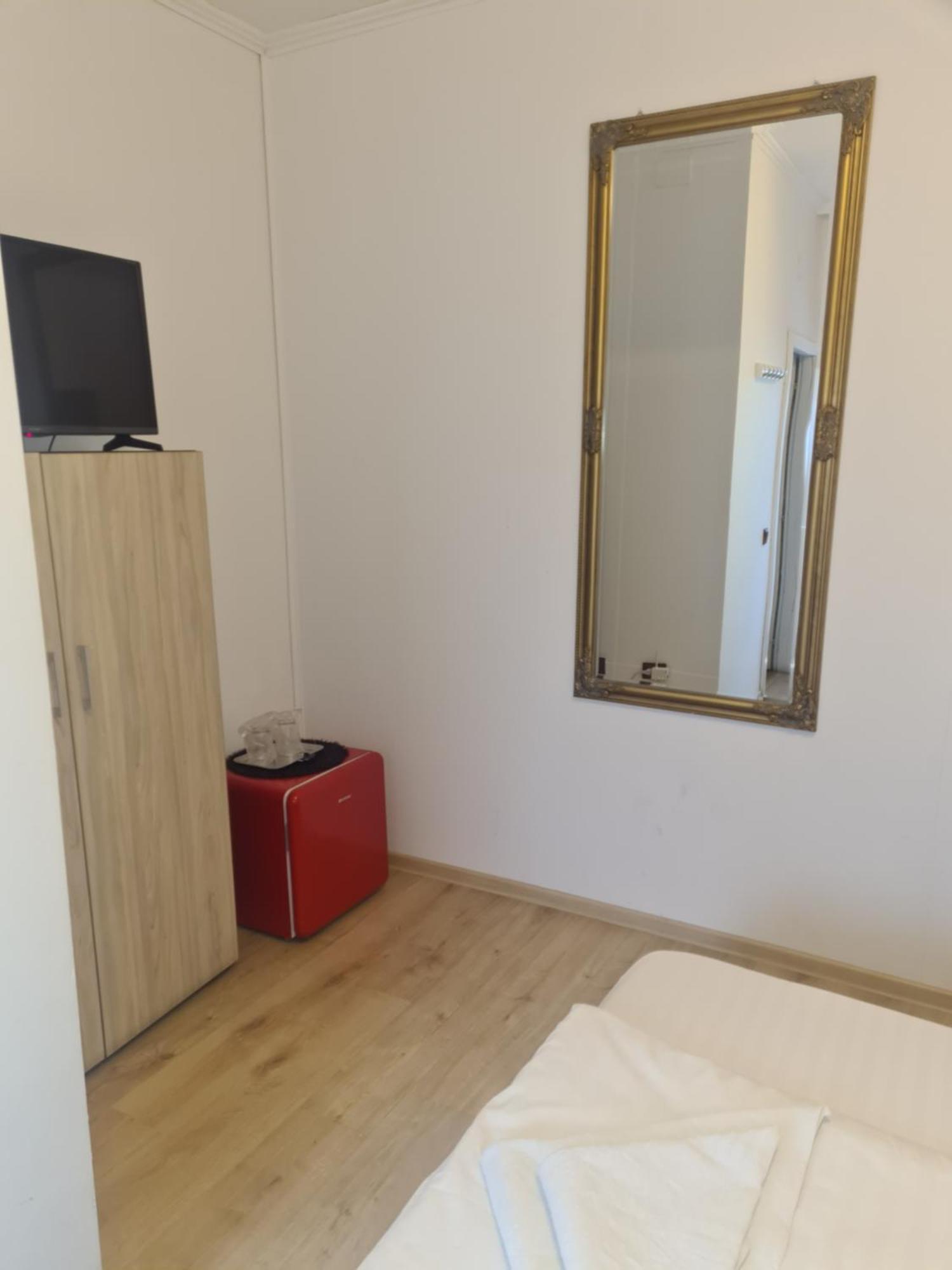 Pensiunea Corina Boutique Крайова Екстериор снимка