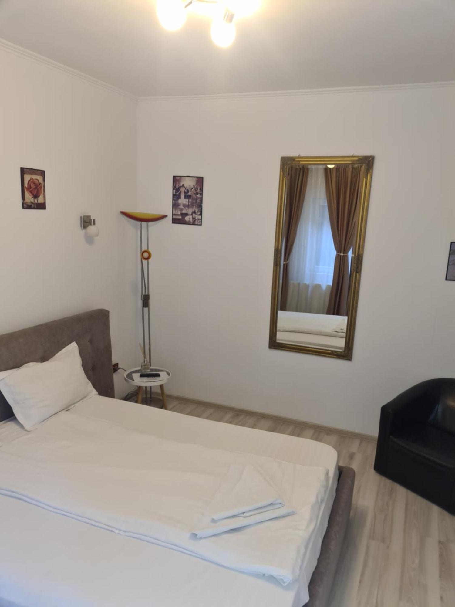 Pensiunea Corina Boutique Крайова Екстериор снимка