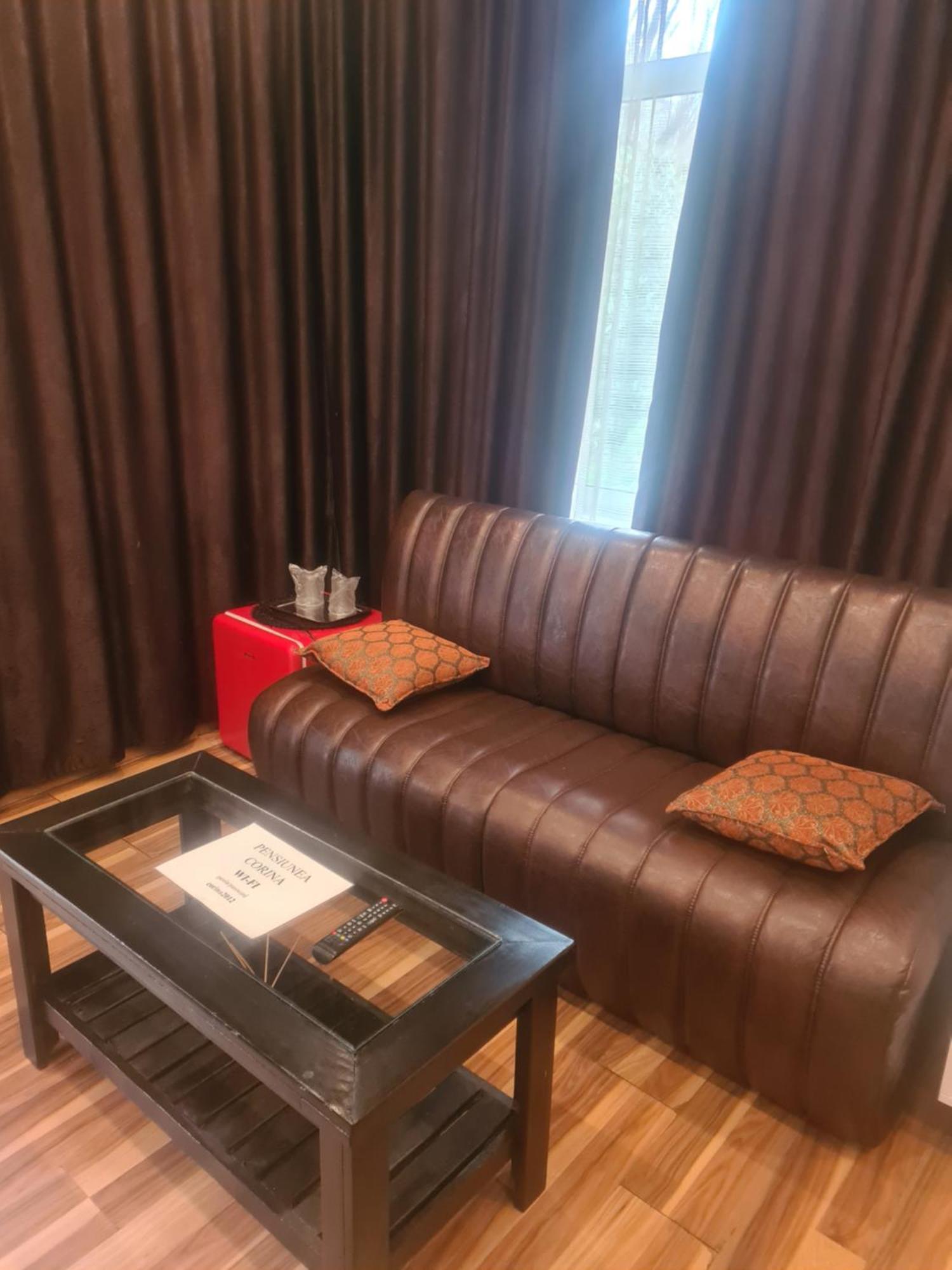 Pensiunea Corina Boutique Крайова Екстериор снимка