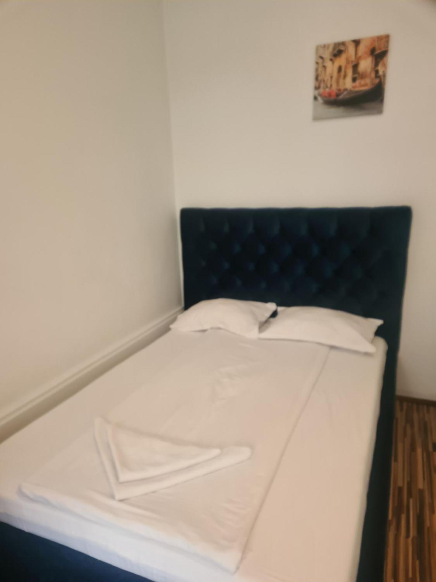 Pensiunea Corina Boutique Крайова Екстериор снимка