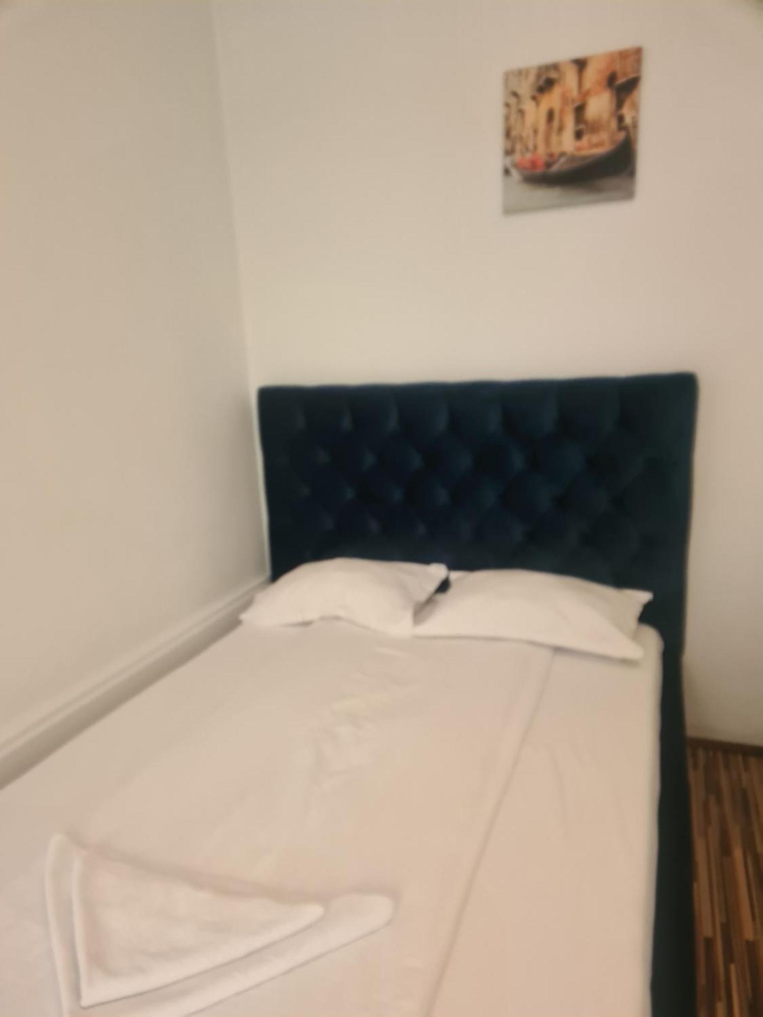 Pensiunea Corina Boutique Крайова Екстериор снимка